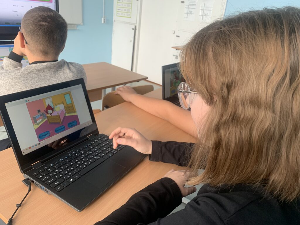 Воспитанница школы создает виртуальное приложение