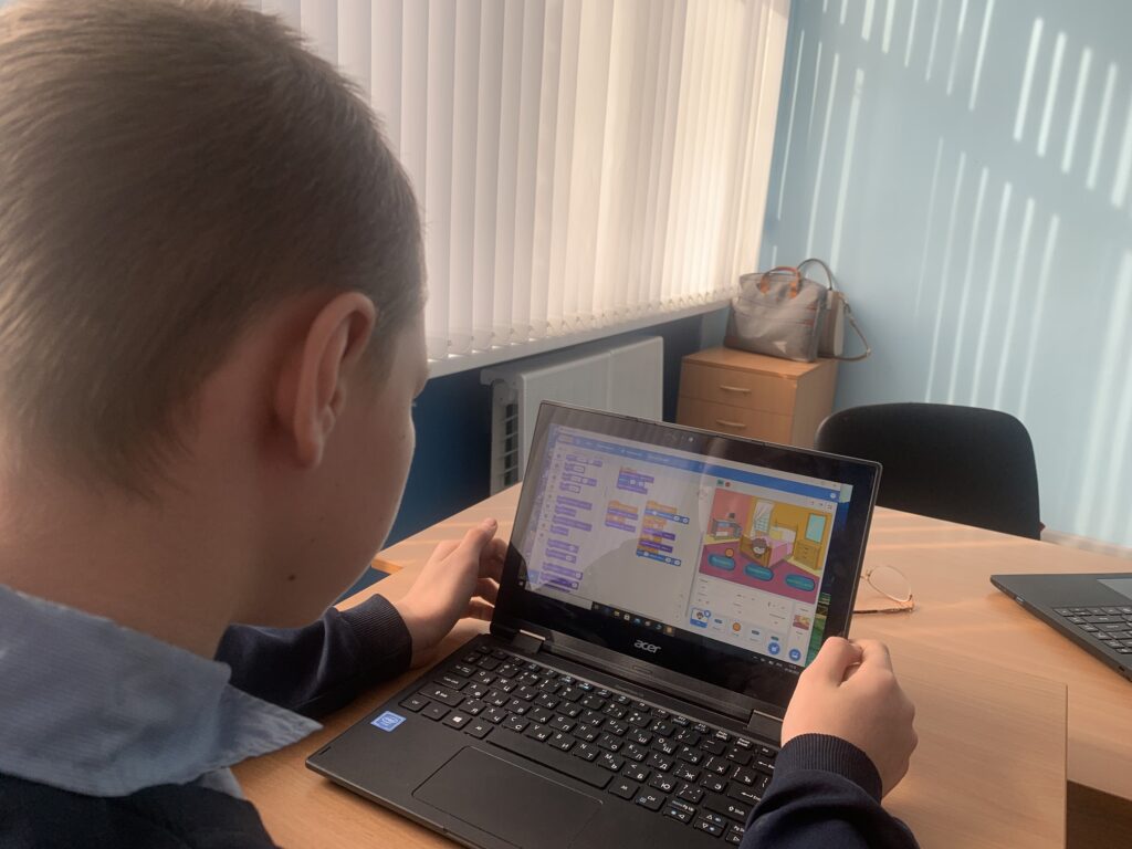 Воспитанник школы создает виртуальное приложение