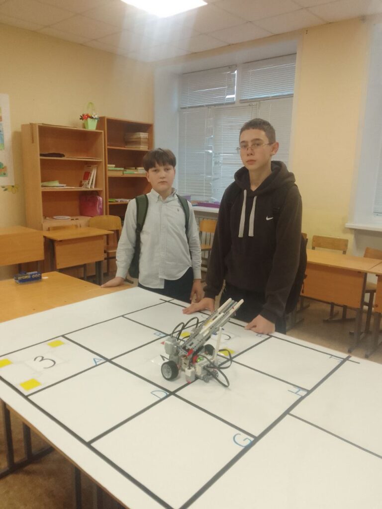 окружные соревнования по программе «Робототехника»