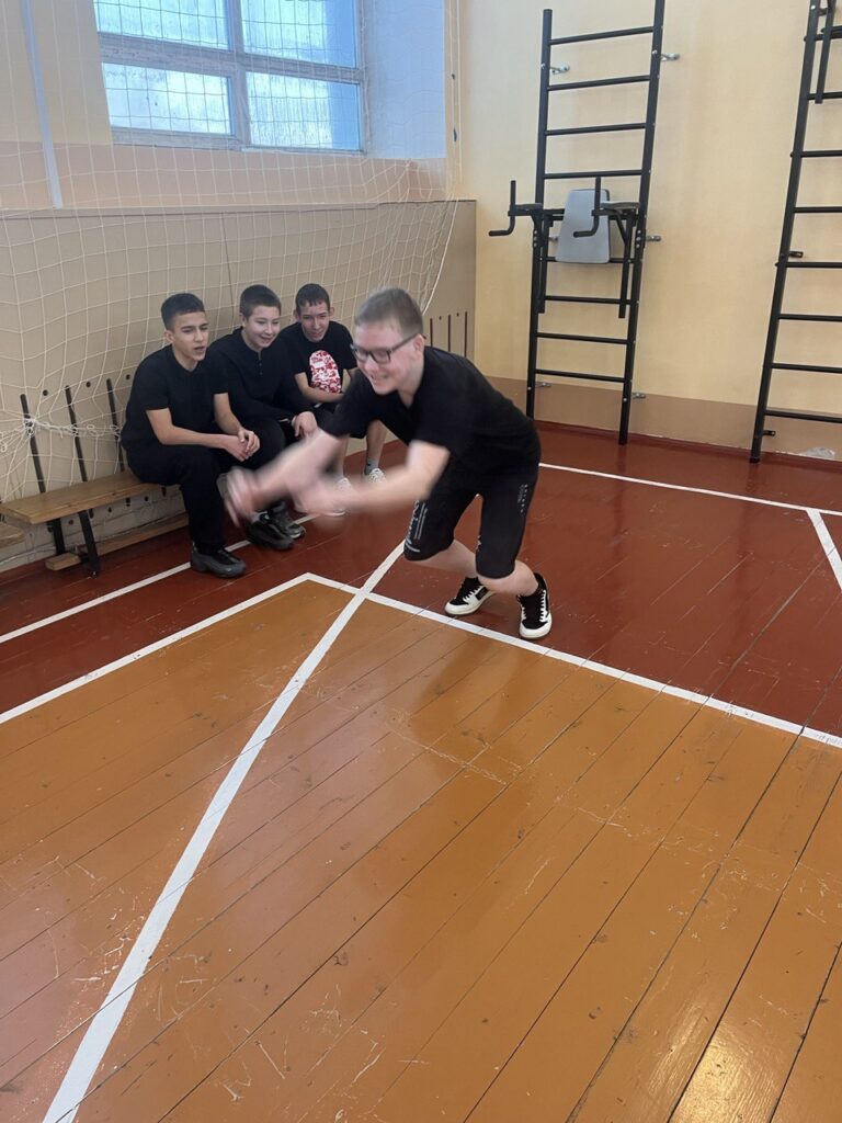 Команды-участники боролись в классическом многоборье, теоретических знаниях 