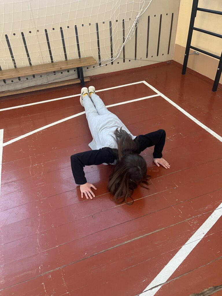 Команды-участники боролись в классическом многоборье, теоретических знаниях 