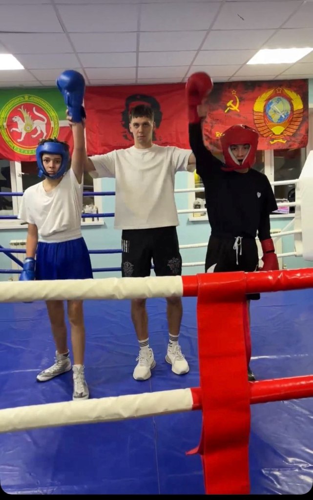 В рамках обмена опытом и укрепления взаимодействия и дружеских связей в Физкультурно-спортивном клубе им. Виктора Мякишева г. Нурлат была проведена совместная тренировка воспитанников секций бокса Челно-Вершинского района и г. Нурлат Республики Татарстан