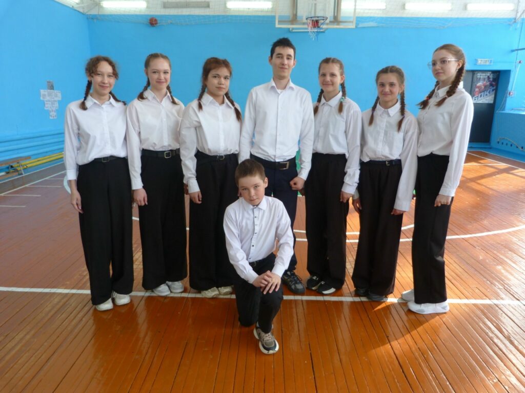 26.03. В универсальном зале Районного дома культуры села Челно-Вершины прошел районный этап военно-спортивной игры «Зарница» среди учащихся образовательных организаций