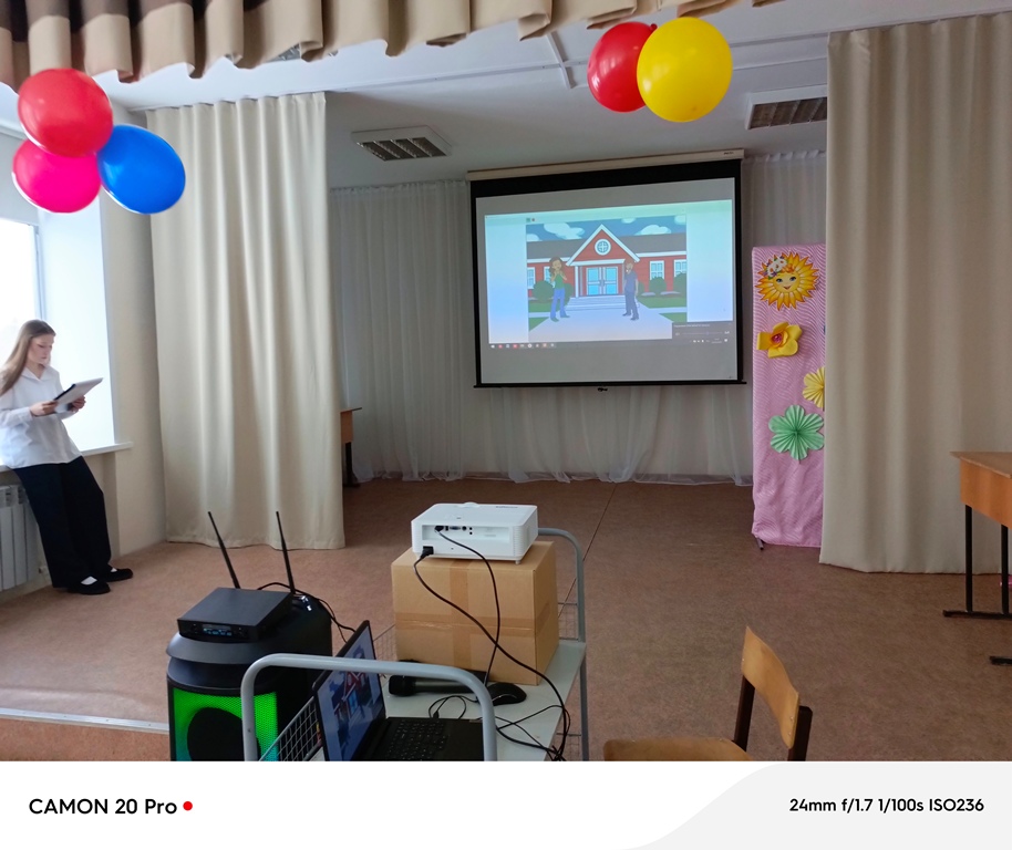 Воспитанники читали текст – диалог по очереди, записывая аудиофайлы в программе Scratch. Затем с помощью команды озвучивания все эти файлы озвучили.