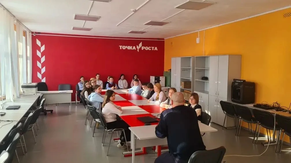 с учащимися 5-9 классов прошла важная профилактическая беседа, которую провёл майор полиции Стручков Евгений Николаевич